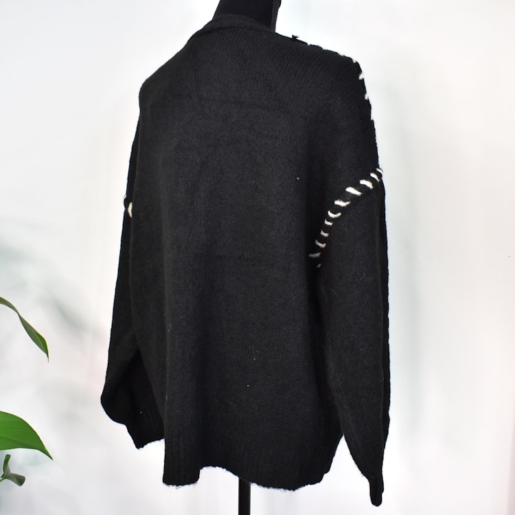Stickad Kofta Recycled SVART