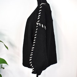 Stickad Kofta Recycled SVART