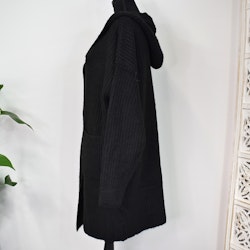 Stickad Kofta med Huva Recycled SVART