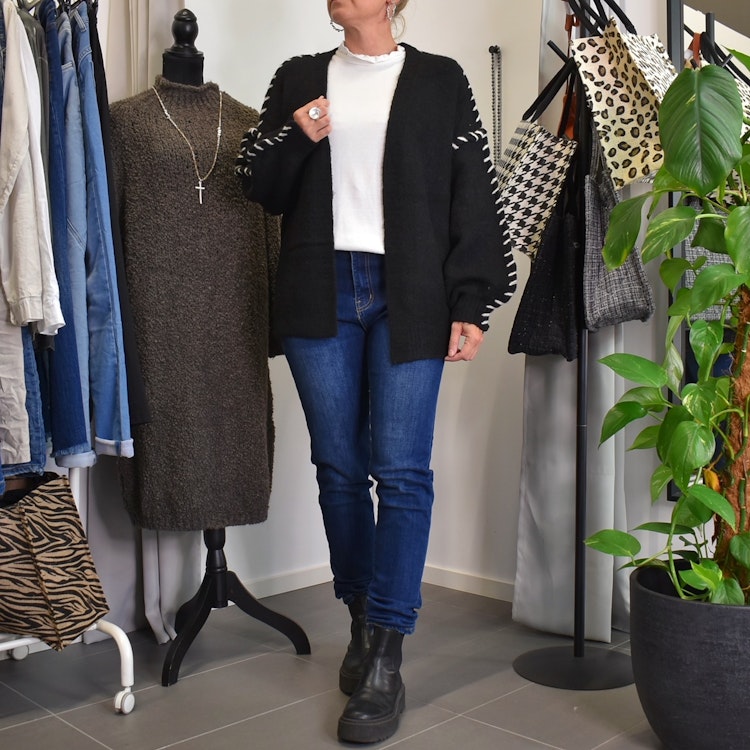Stickad Kofta Recycled SVART