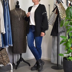 Stickad Kofta Recycled SVART