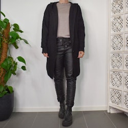 Stickad Kofta med Huva Recycled SVART