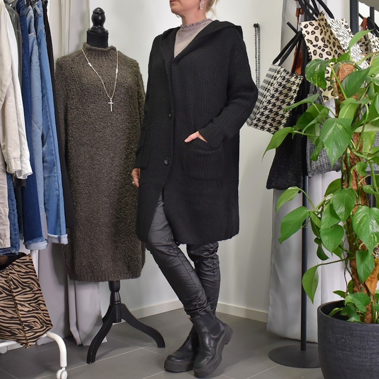 Stickad Kofta med Huva Recycled SVART