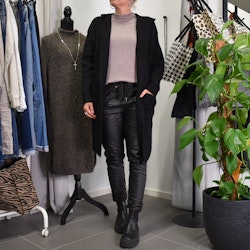 Stickad Kofta med Huva Recycled SVART