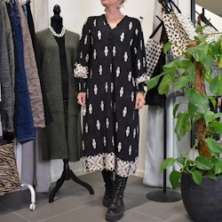Klänning Mariana Mönstrad SVART - Marta du Chateau