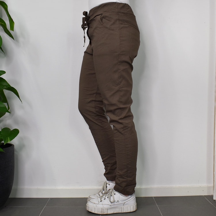 Stretchig Byxa MÖRK TAUPE