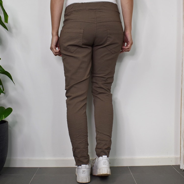 Stretchig Byxa MÖRK TAUPE