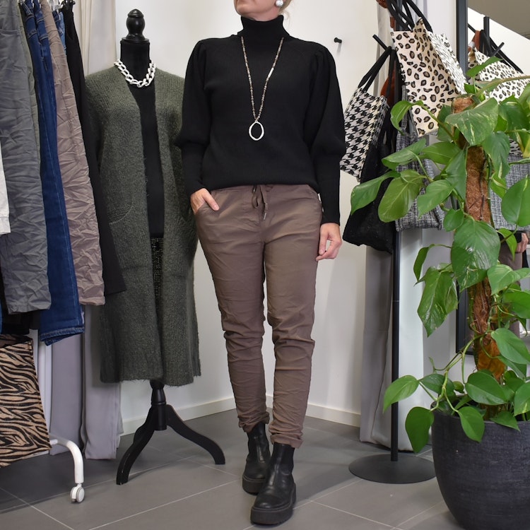 Stretchig Byxa MÖRK TAUPE