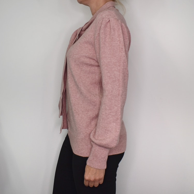 Finstickad tröja med knyt ROSE