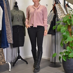 Finstickad tröja med knyt ROSE
