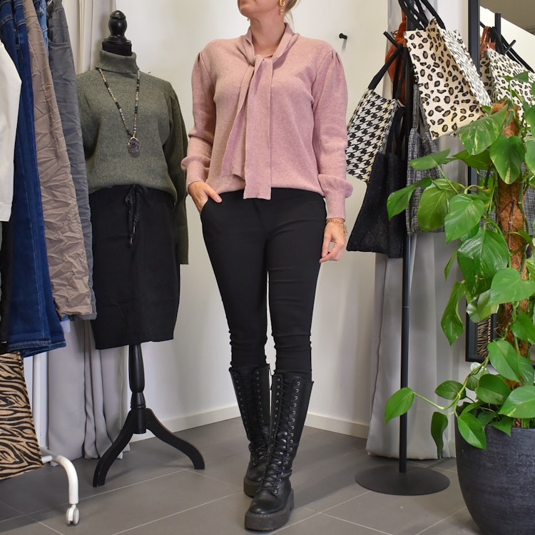 Finstickad tröja med knyt ROSE