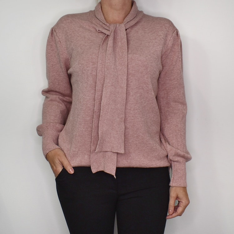 Finstickad tröja med knyt ROSE