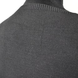 Finstickad klänning V-ringad SVART