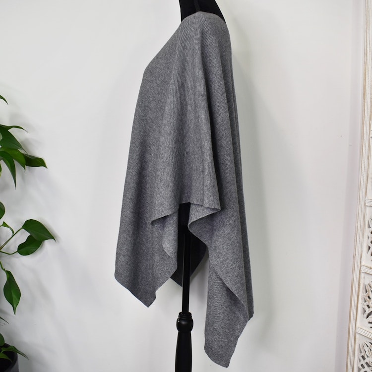 Poncho-sjal med Knapp GRÅ