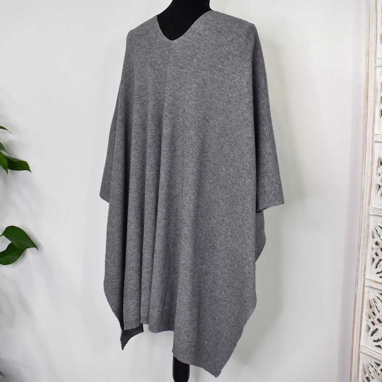 Poncho-sjal med Knapp GRÅ