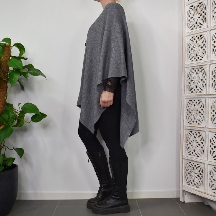 Poncho-sjal med Knapp GRÅ