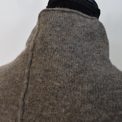 Stickad Klänning med Fickor MARRONE