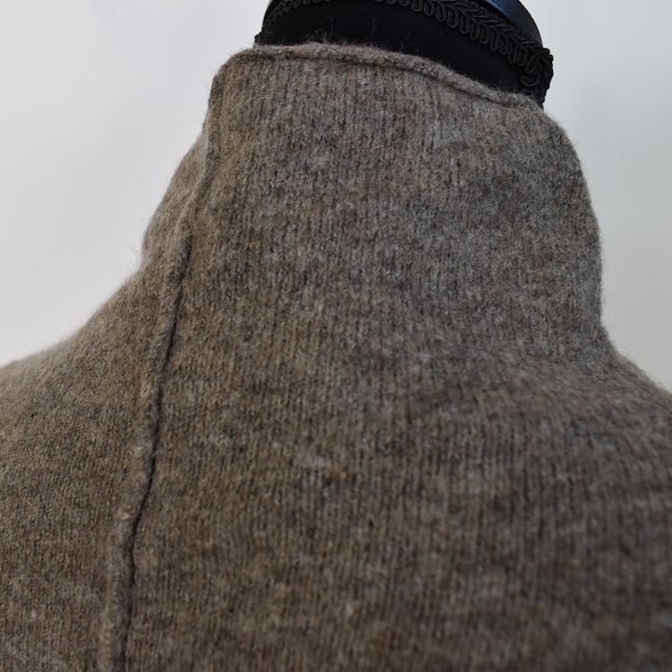 Stickad Klänning med Fickor MARRONE