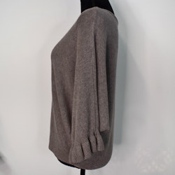 Finstickad tröja Volangärm TAUPE