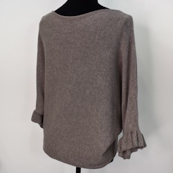 Finstickad tröja Volangärm TAUPE