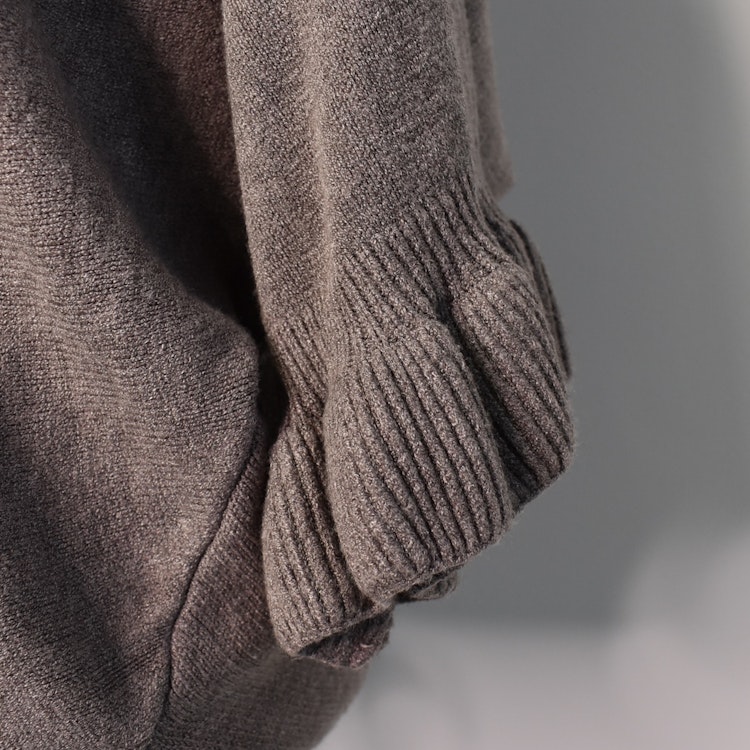 Finstickad tröja Volangärm TAUPE