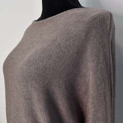 Finstickad tröja Volangärm TAUPE