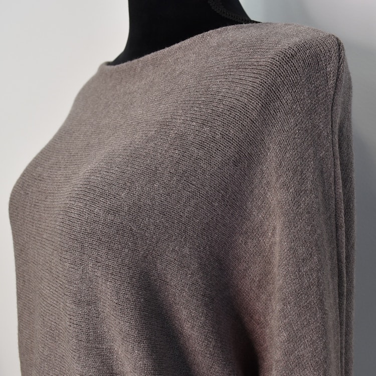 Finstickad tröja Volangärm TAUPE