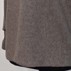 Finstickad tröja Volangärm TAUPE