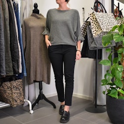Finstickad tröja Volangärm KAKI