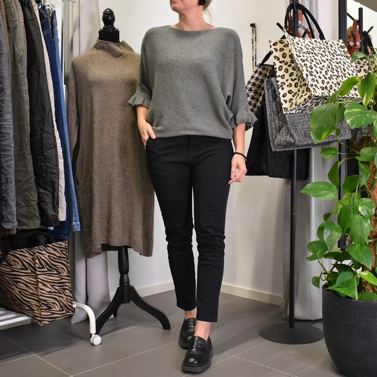 Finstickad tröja Volangärm KAKI
