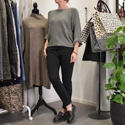 Finstickad tröja Volangärm KAKI