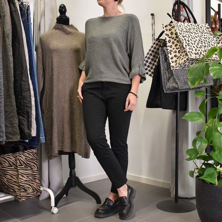 Finstickad tröja Volangärm KAKI