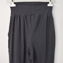 SECOND HAND Yogabyxa ECO Santosha GRÅ Storlek S - Santa Ni