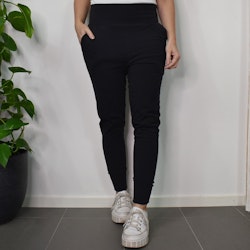SECOND HAND Yogabyxa ECO Santosha SVART Storlek S - Santa Ni