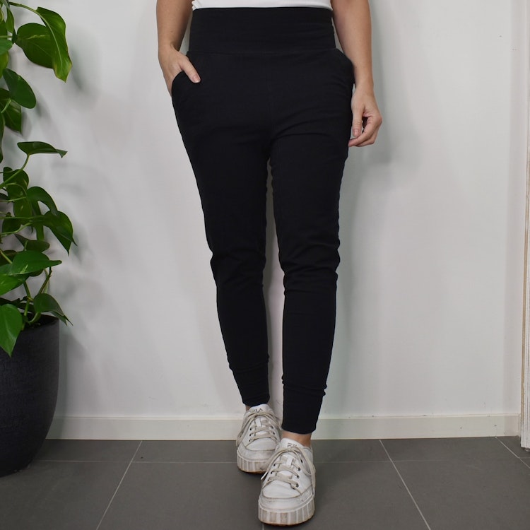 SECOND HAND Yogabyxa ECO Santosha SVART Storlek S - Santa Ni