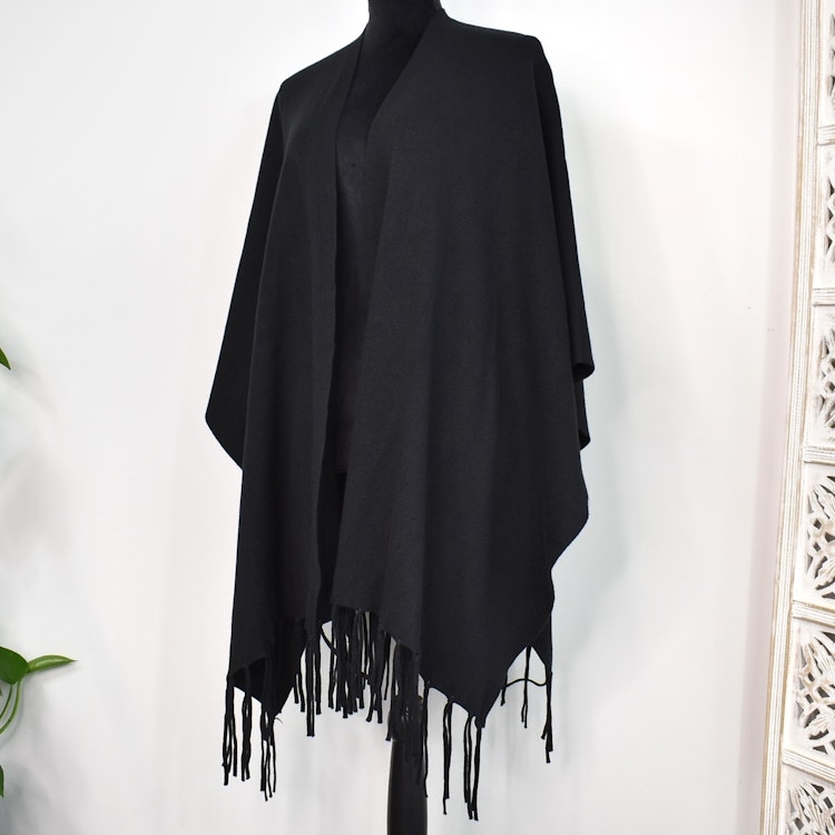 Poncho-sjal med Fransar SVART