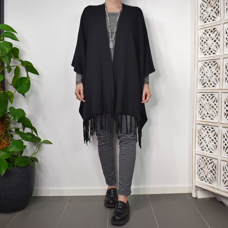 Poncho-sjal med Fransar SVART