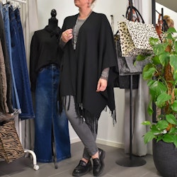 Poncho-sjal med Fransar SVART