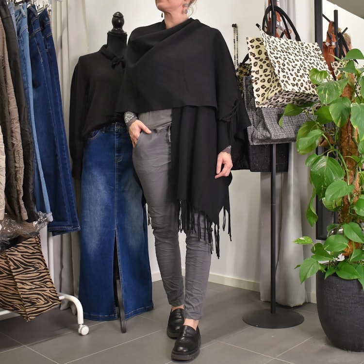 Poncho-sjal med Fransar SVART