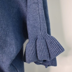 Finstickad tröja Volangärm JEANSBLÅ
