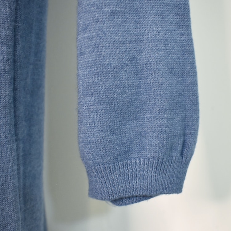 Finstickad klänning JEANSBLÅ