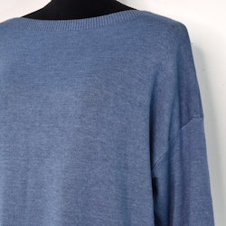 Finstickad klänning JEANSBLÅ