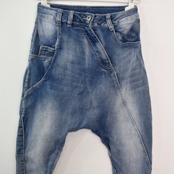 SECOND HAND Baggy Jeans BLÅ Storlek 34 - Place du Jour