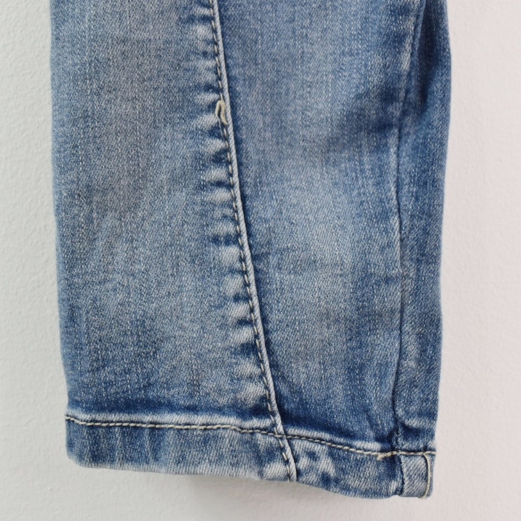SECOND HAND Baggy Jeans BLÅ Storlek 34 - Place du Jour
