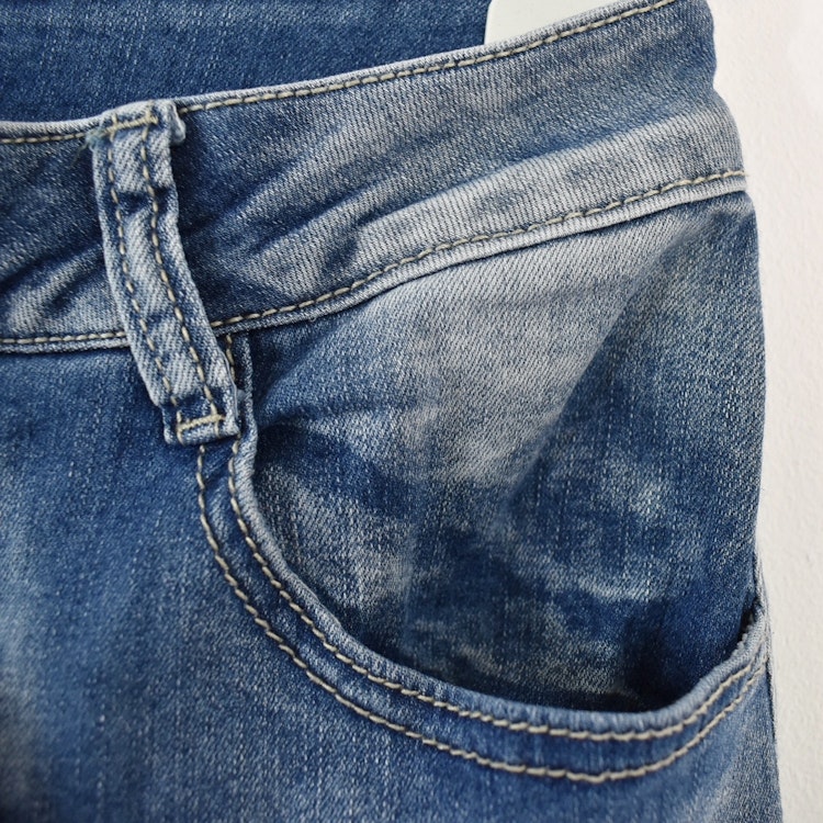 SECOND HAND Baggy Jeans BLÅ Storlek 34 - Place du Jour
