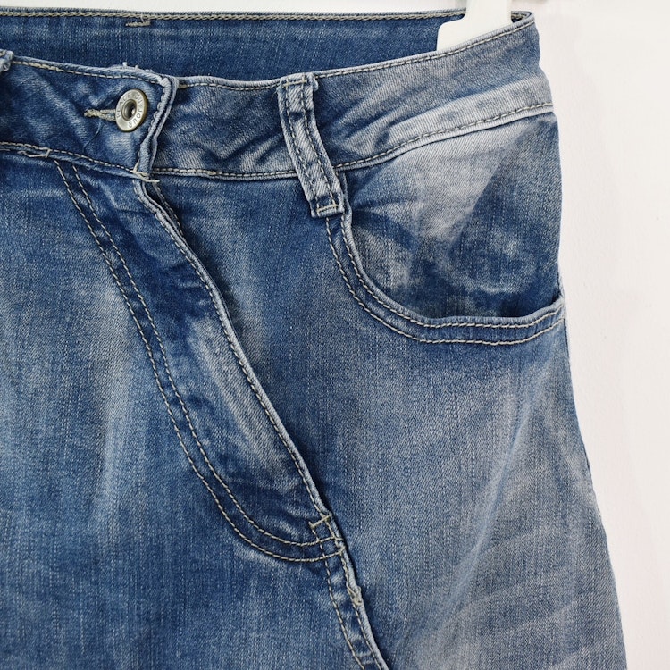 SECOND HAND Baggy Jeans BLÅ Storlek 34 - Place du Jour