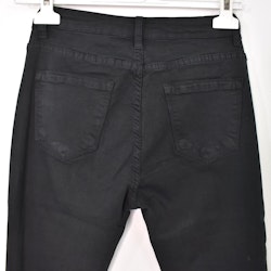Stretchjeans Shortcut med fransar SVART - 3D Denim