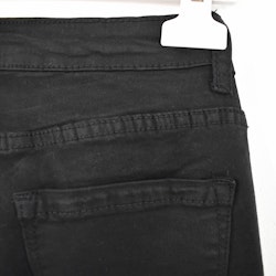 Stretchjeans Shortcut med fransar SVART - 3D Denim