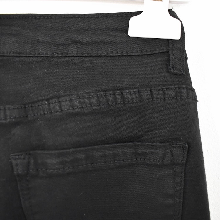 Stretchjeans Shortcut med fransar SVART - 3D Denim