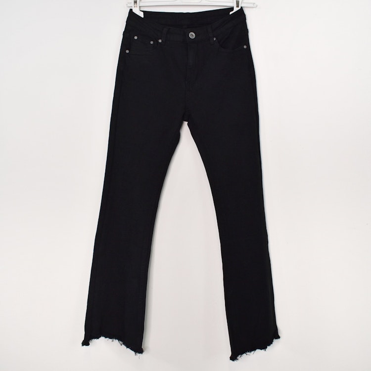 Stretchjeans Shortcut med fransar SVART - 3D Denim